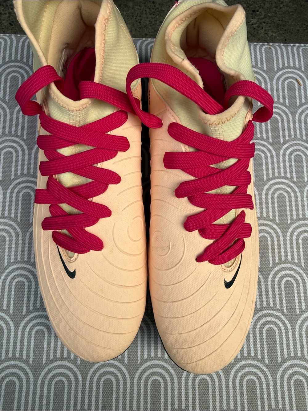 Nike Woman’s Soccer Cleats - Peach and Hot Pink - Picture 3 of 3